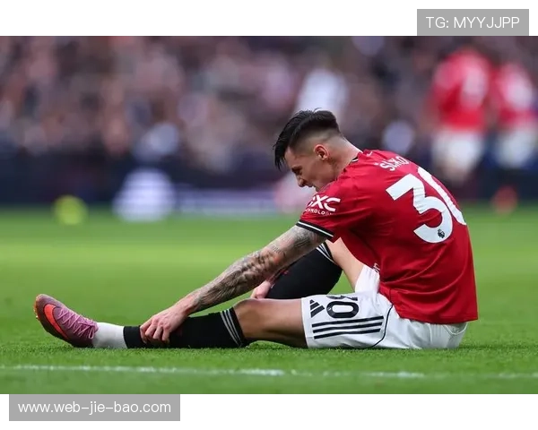 谢什科头球被扑，曼联绝杀球越位无效