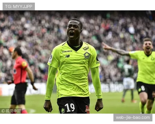 法甲第28轮VAR沟通语音播报测试：主裁判佩戴麦克风实时播报判罚沟通